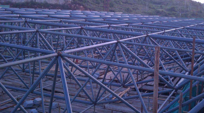 娄底概述网架加工中对钢材的质量的过细恳求